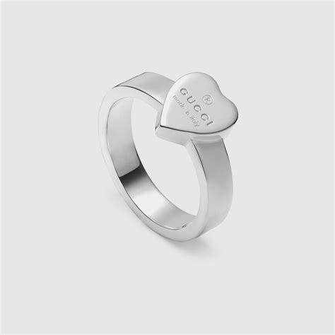 gucci trademark ring with heart pendant